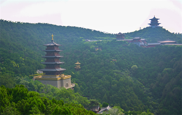 第八屆著名作家看山西太原行採(cǎi)風(fēng)活動(dòng)走進(jìn)太山風(fēng)景區(qū)