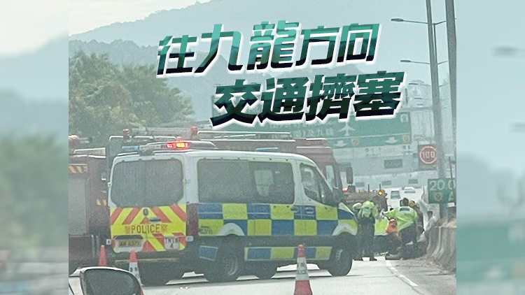 大埔吐露港公路5車相撞 一名司機(jī)被困