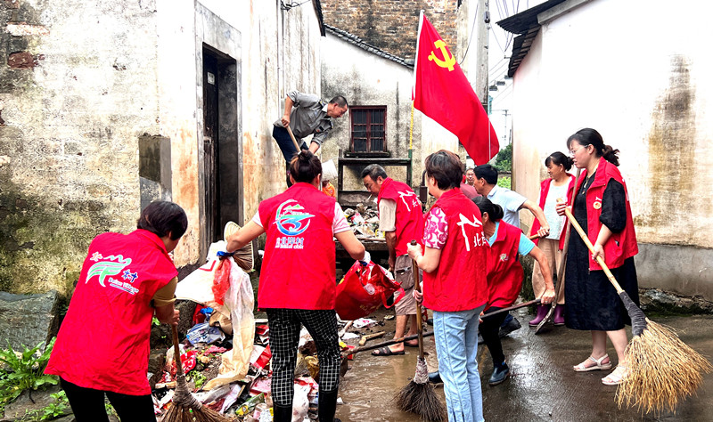  【黃山防汛救災(zāi)見(jiàn)聞錄】歙縣：清街巷 保供水