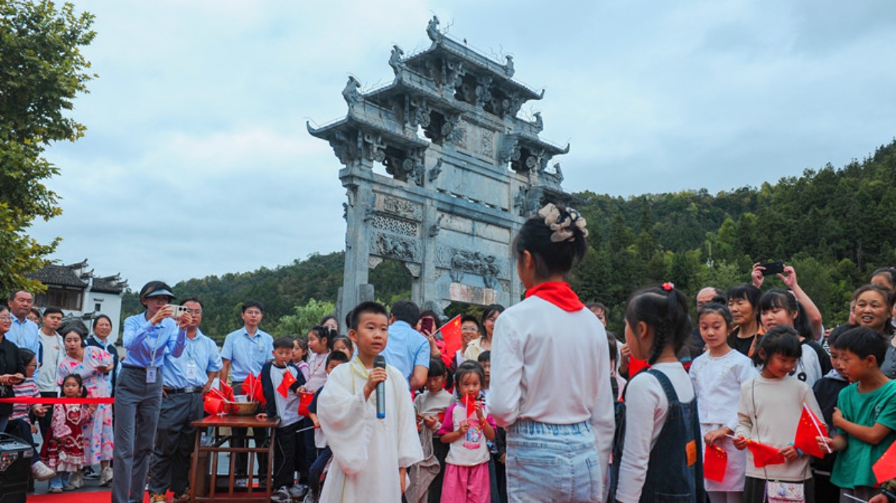 皖黟縣西遞鎮(zhèn)：堅持「寵客」思維  增進服務(wù)「溫度」