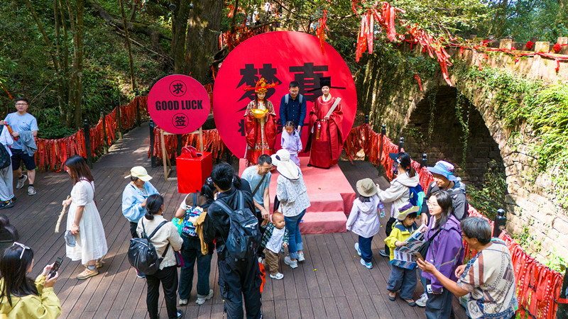 服務(wù)「滿格」客流「滿園」  皖休寧齊雲(yún)山場(chǎng)景新增勢(shì)勁